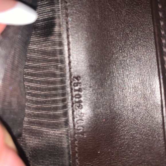 ⚡️SALE⚡️AUTHENTIC GUCCI WOMENS WALLET - Picture 6 of 9